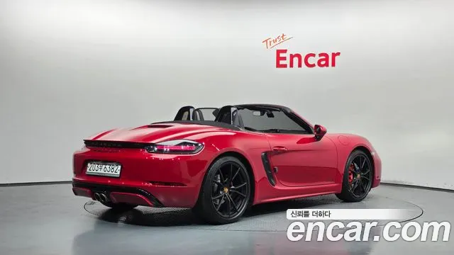 Porsche Cayman 2019 thumb 2