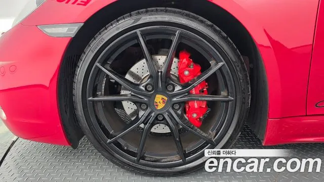 Porsche Cayman 2019 thumb 5