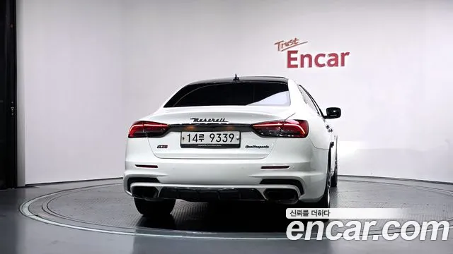 Maserati Quattroporte 2015 thumb 4