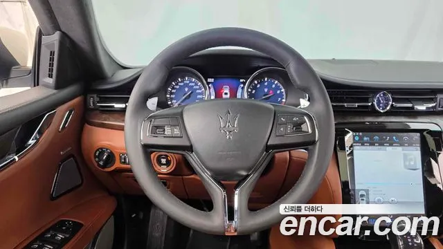 Maserati Quattroporte 2015 thumb 10