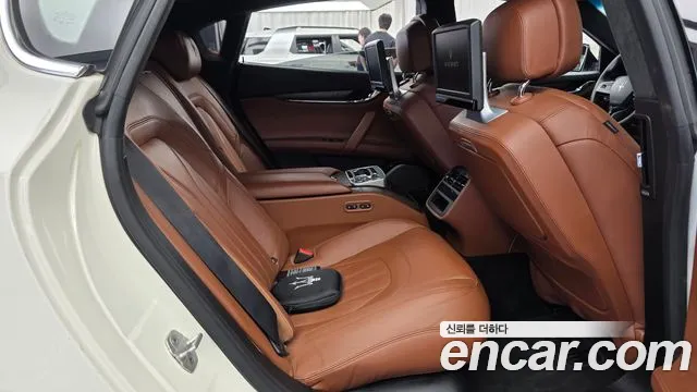 Maserati Quattroporte 2015 thumb 12