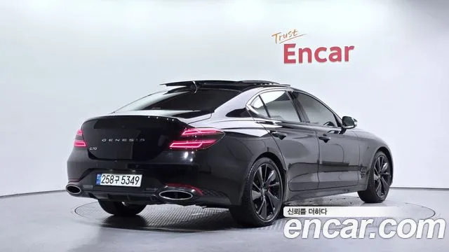 Genesis G70 2022 thumb 2