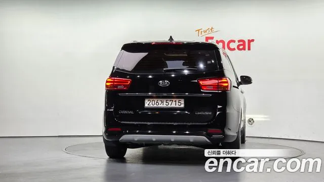 Kia Carnival 2019 thumb 4