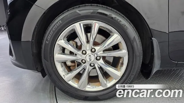 Kia Carnival 2019 thumb 5