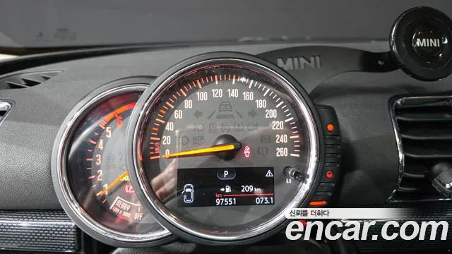MINI Clubman 2017 thumb 8