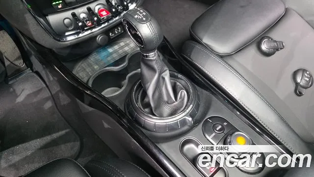 MINI Clubman 2017 thumb 9