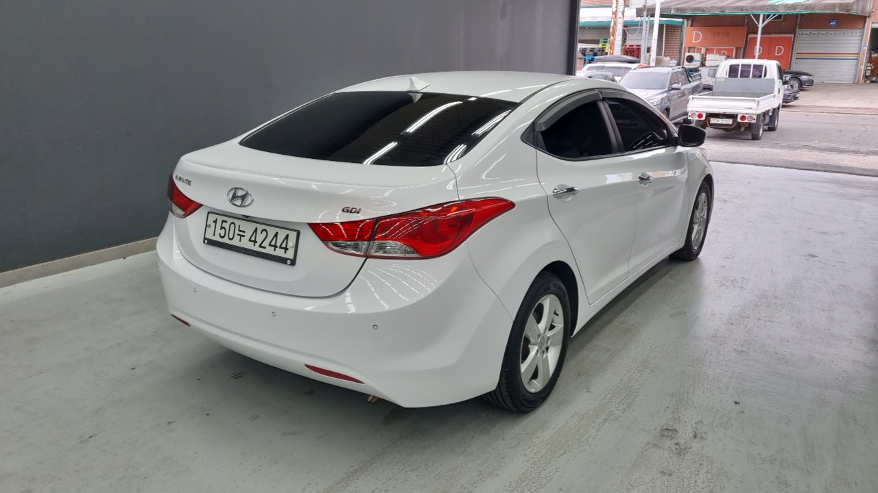 Hyundai Avante 2013 thumb 2