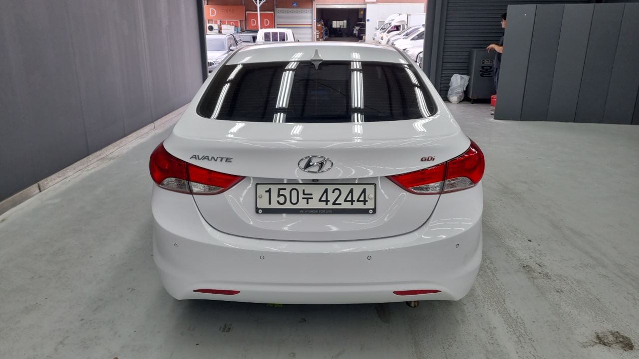 Hyundai Avante 2013 thumb 4