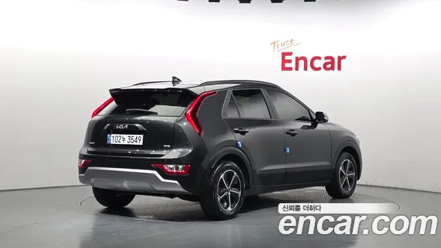 Kia Niro 2023 thumb 2