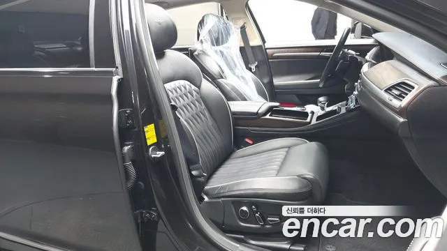 Genesis G90 2019 thumb 11