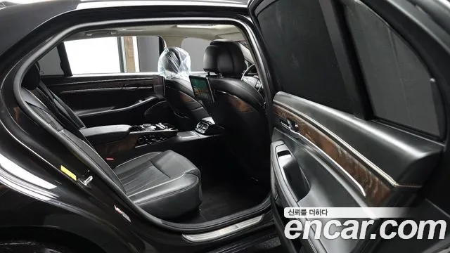 Genesis G90 2019 thumb 12