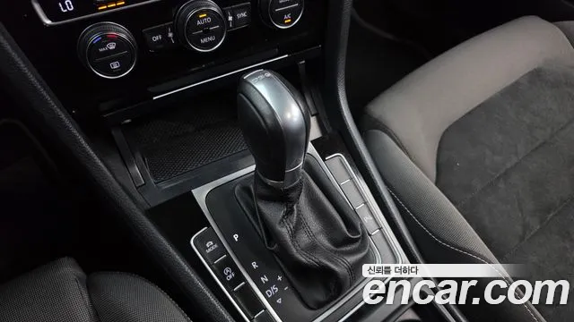 Volkswagen Golf Sportsvan 2016 thumb 9