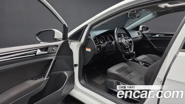 Volkswagen Golf Sportsvan 2016 thumb 10