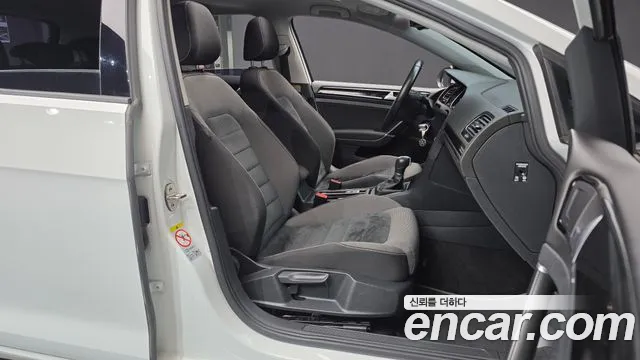 Volkswagen Golf Sportsvan 2016 thumb 11