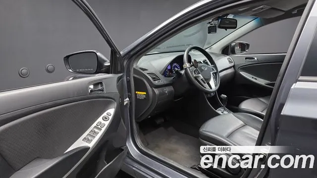 Hyundai Accent 2012 thumb 10
