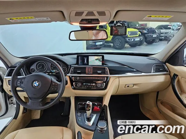 BMW 3-Series 2018 thumb 5