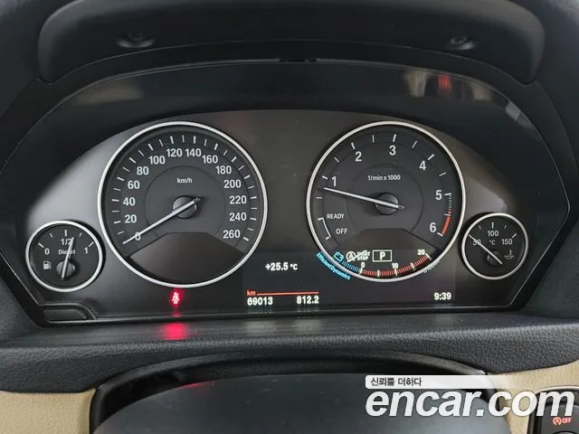 BMW 3-Series 2018 thumb 6
