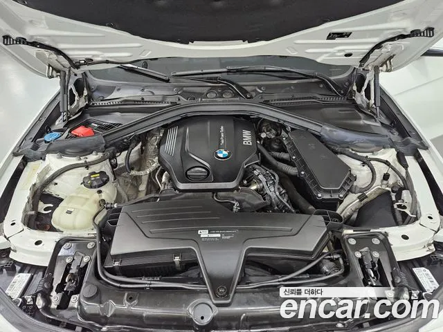 BMW 3-Series 2018 thumb 8
