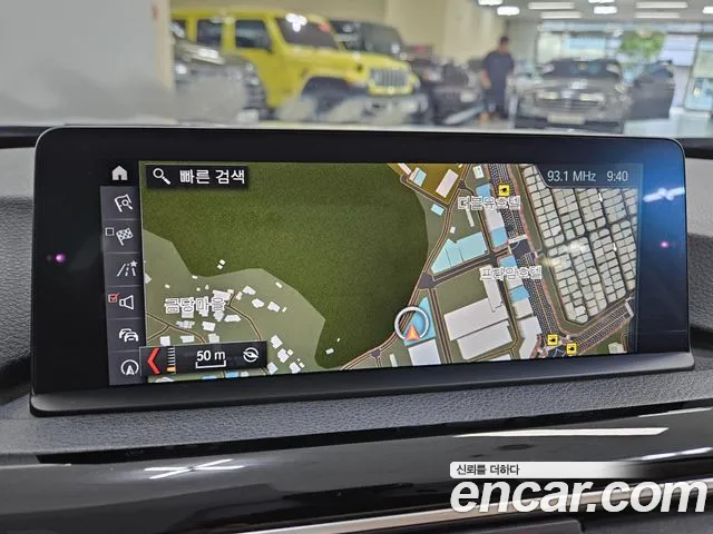 BMW 3-Series 2018 thumb 9