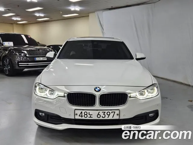 BMW 3-Series 2018 thumb 11