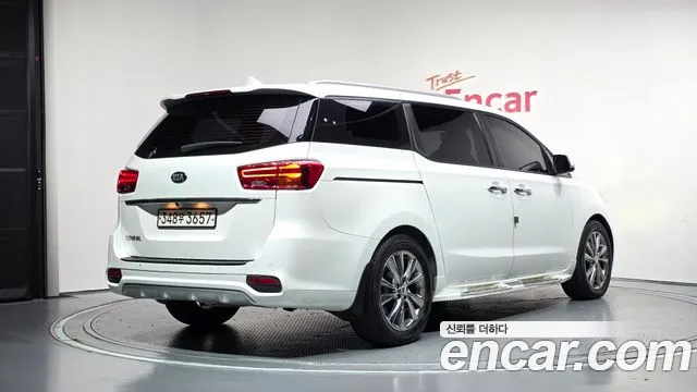 Kia Carnival 2018 thumb 2