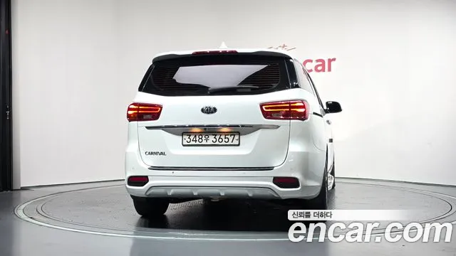Kia Carnival 2018 thumb 4