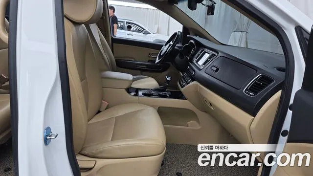 Kia Carnival 2018 thumb 6
