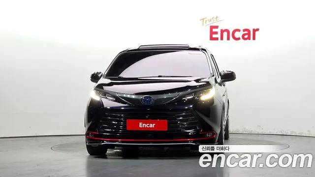 Toyota Sienna 2021 thumb 2