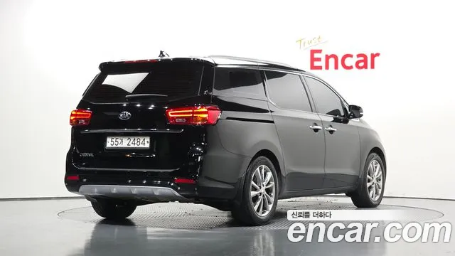 Kia Carnival 2018 thumb 2