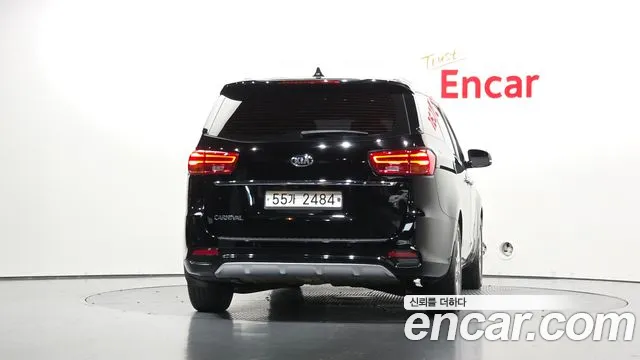 Kia Carnival 2018 thumb 4