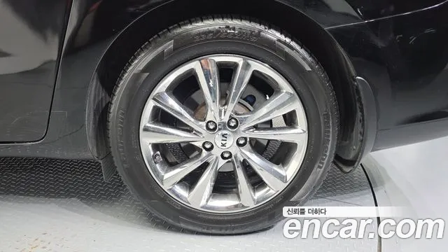 Kia Carnival 2018 thumb 5