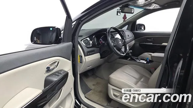 Kia Carnival 2018 thumb 10