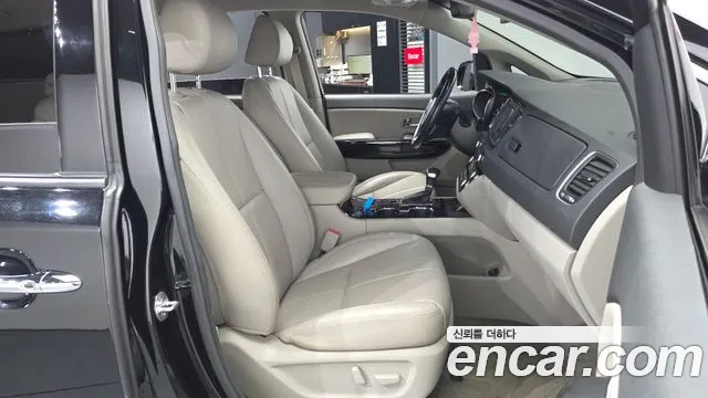 Kia Carnival 2018 thumb 11