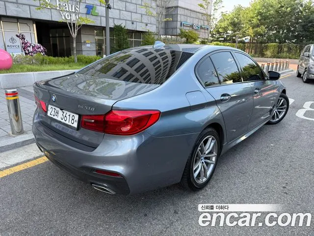 BMW 5-Series 2017 thumb 3