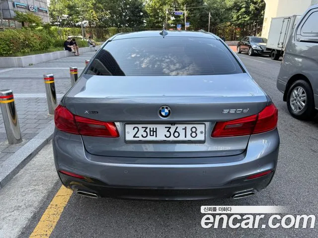 BMW 5-Series 2017 thumb 4