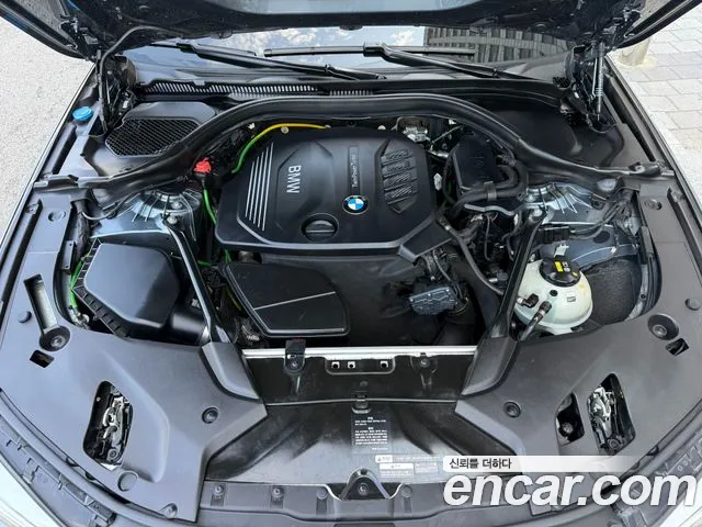 BMW 5-Series 2017 thumb 6