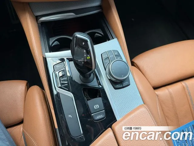 BMW 5-Series 2017 thumb 9