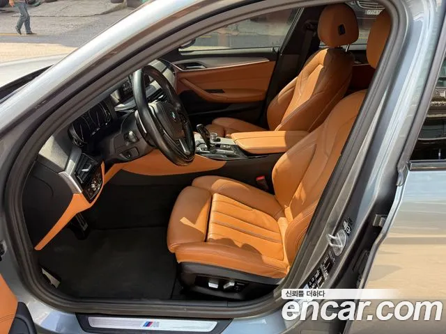 BMW 5-Series 2017 thumb 10