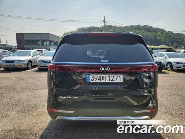 Kia Carnival 2021 thumb 3