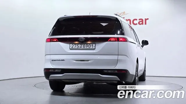 Kia Carnival 2021 thumb 4