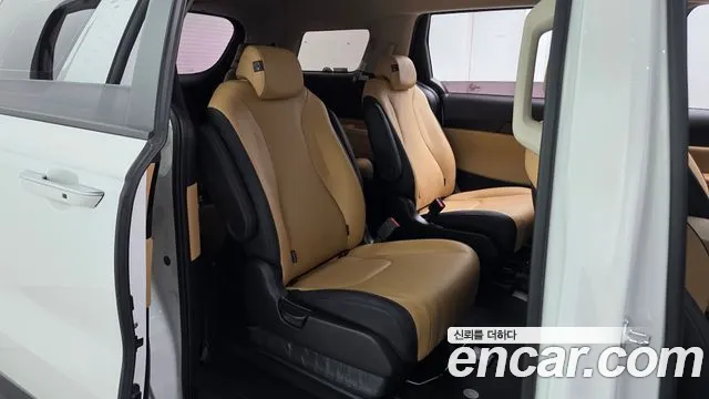 Kia Carnival 2021 thumb 11