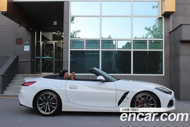 BMW Z4 2023 thumb 3