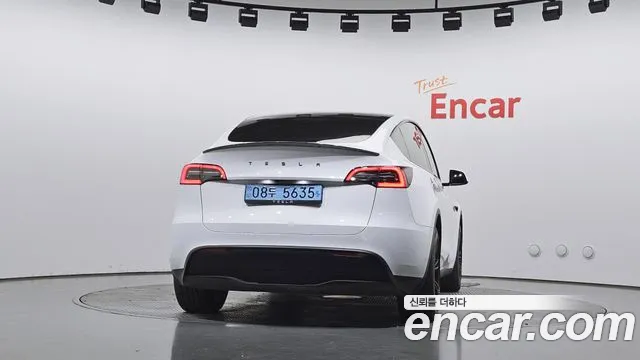 Tesla Model Y 2023 thumb 4