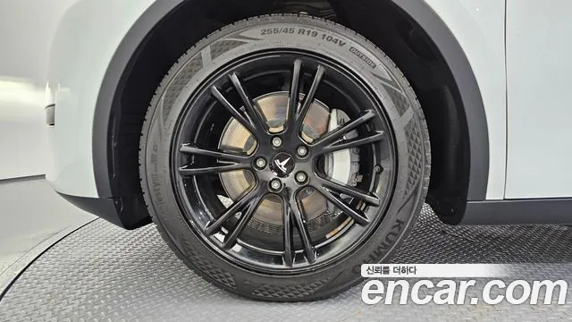 Tesla Model Y 2023 thumb 5