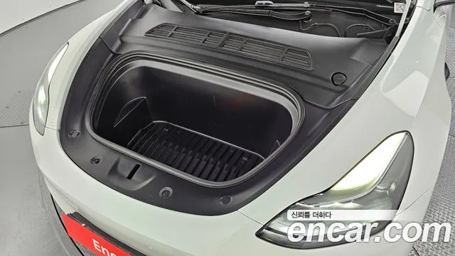Tesla Model Y 2023 thumb 6
