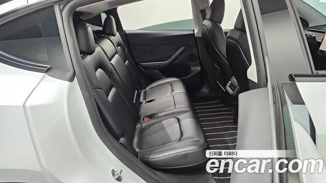 Tesla Model Y 2023 thumb 11