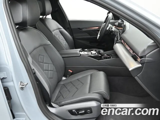 BMW 5-Series 2026 thumb 10