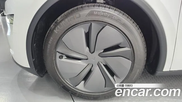Tesla Model Y 2026 thumb 5