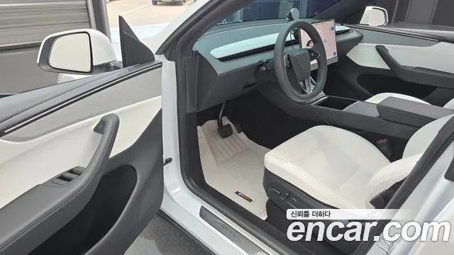 Tesla Model Y 2026 thumb 10