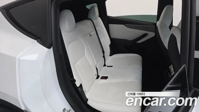 Tesla Model Y 2026 thumb 11